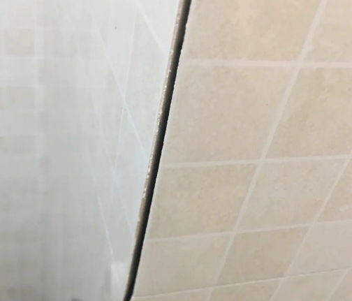 尤溪瓷砖空鼓维修公司分享阳台瓷砖脱落的修复过程可以分为以下几个步骤